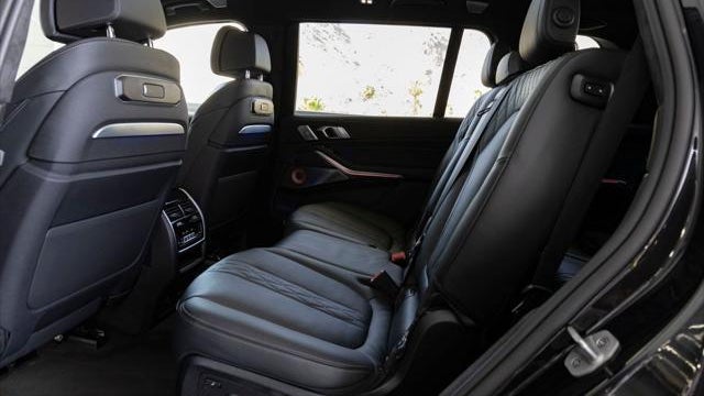 2025 BMW X7 M60i