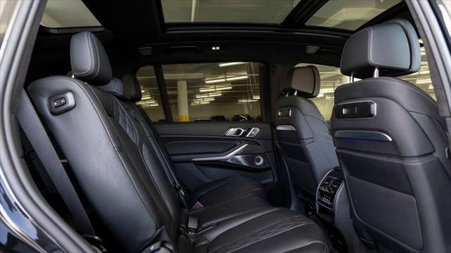 2025 BMW X7 M60i