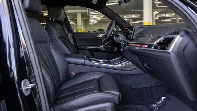 2025 BMW X7 M60i