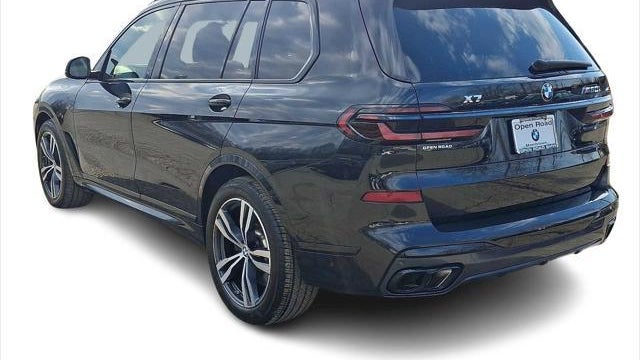 2025 BMW X7 M60i