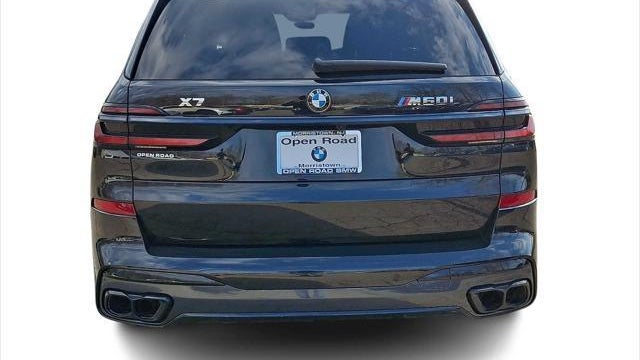 2025 BMW X7 M60i