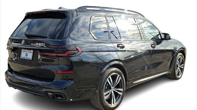 2025 BMW X7 M60i