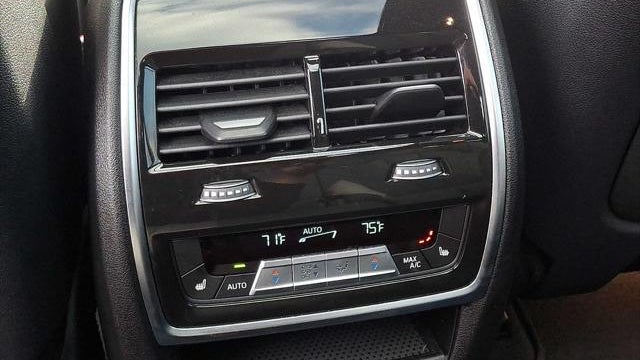 2025 BMW X7 M60i