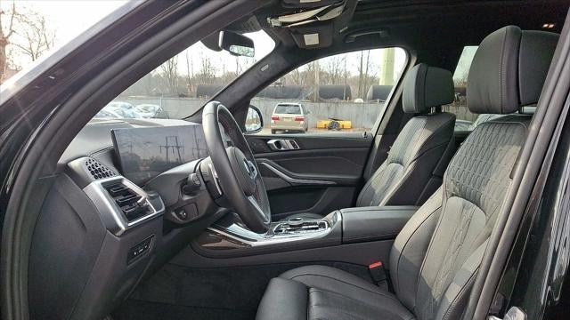 2025 BMW X7 M60i