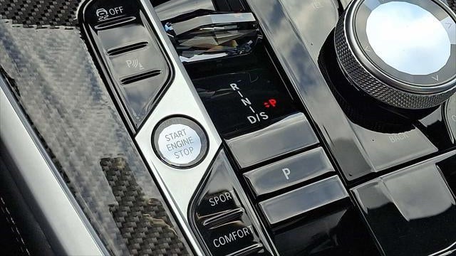 2025 BMW X7 M60i