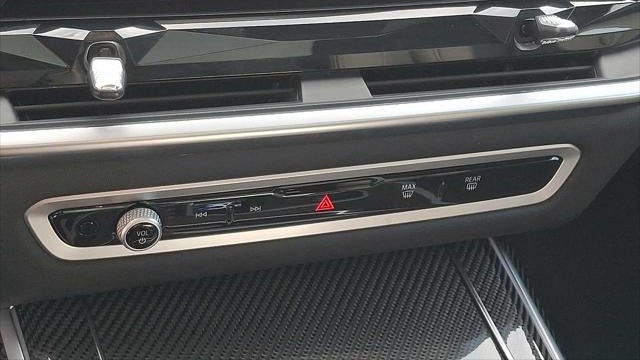 2025 BMW X7 M60i