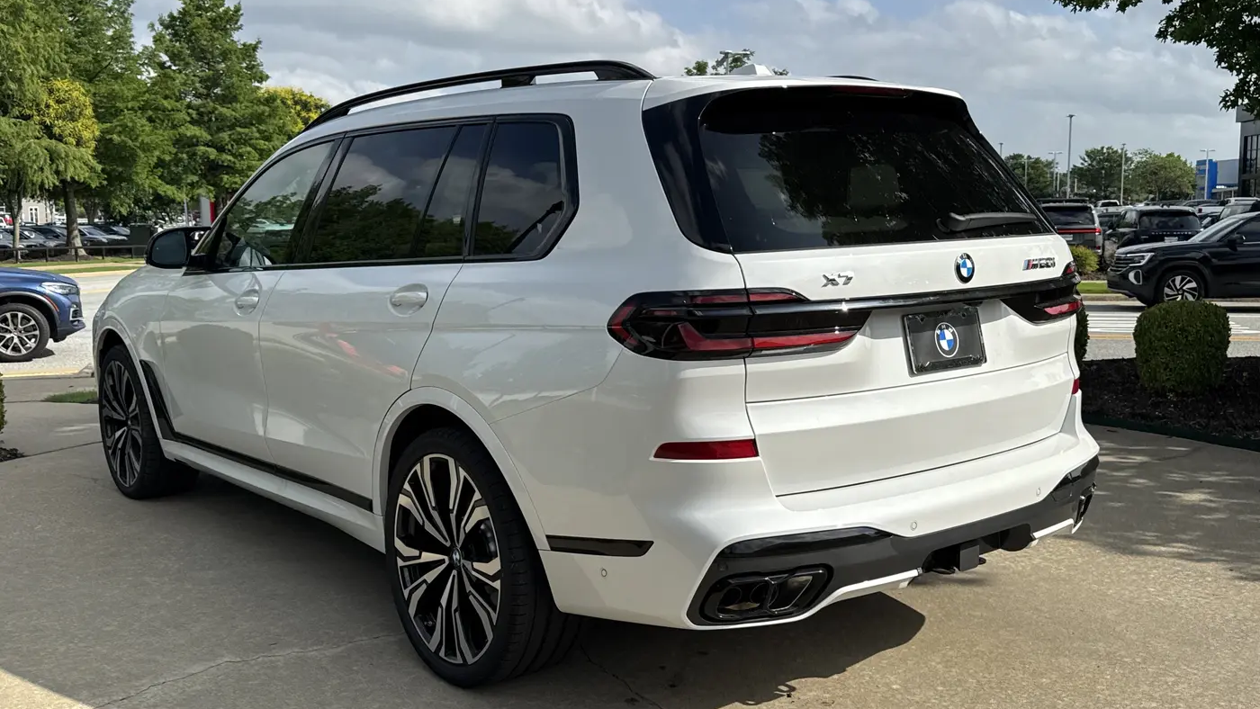 2027 BMW X7 M60i