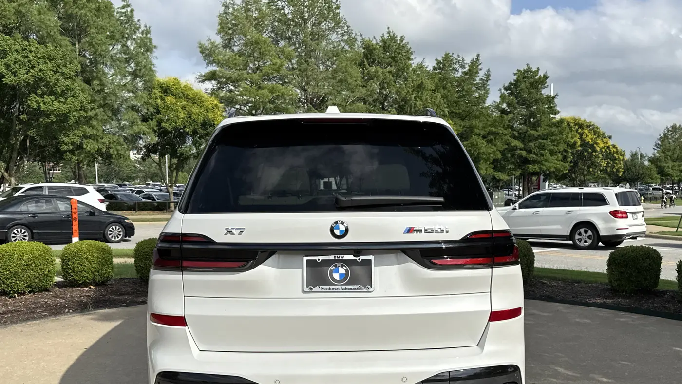 2027 BMW X7 M60i