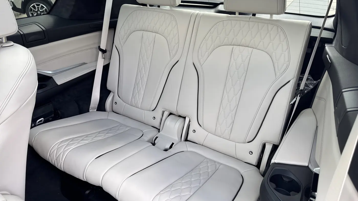 2027 BMW X7 M60i
