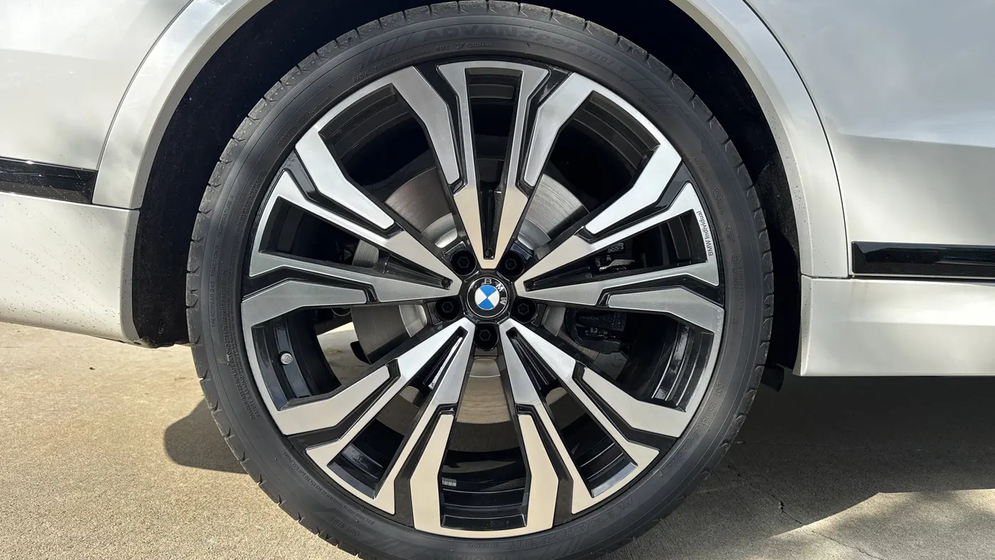 2027 BMW X7 M60i