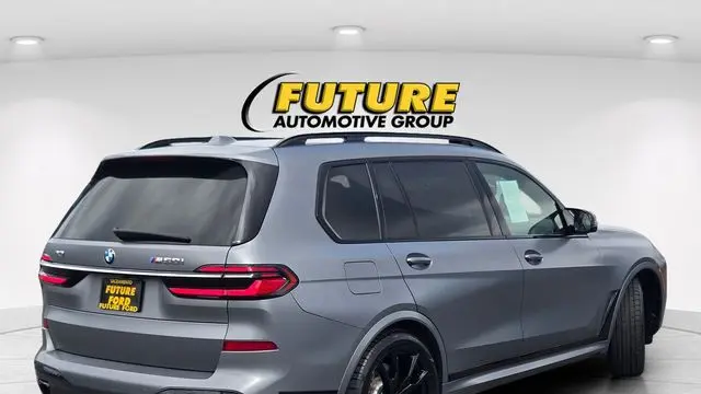 2023 BMW X7 M60i