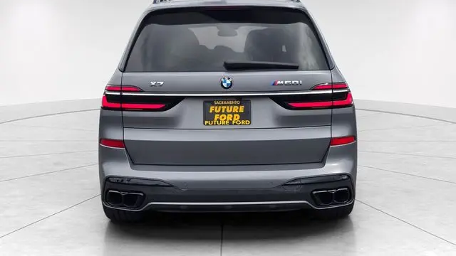 2023 BMW X7 M60i