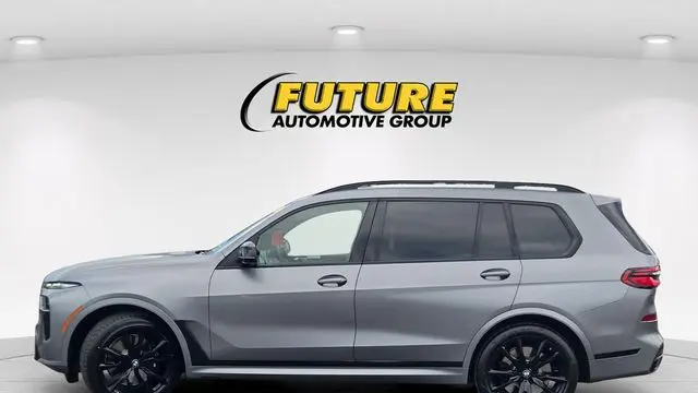 2023 BMW X7 M60i