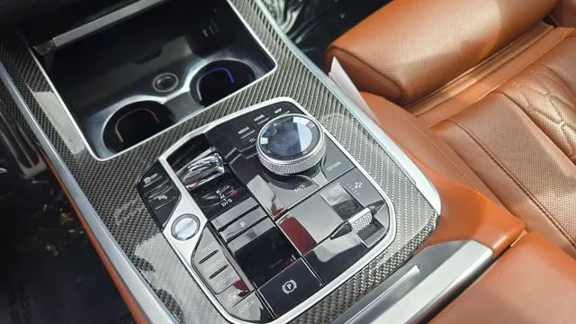 2023 BMW X7 M60i