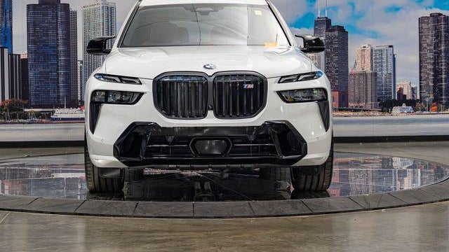 2025 BMW X7 M60i
