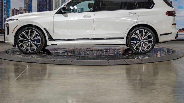 2025 BMW X7 M60i