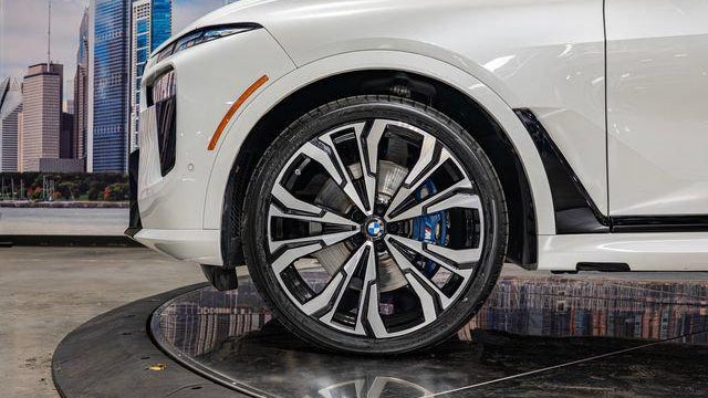 2025 BMW X7 M60i