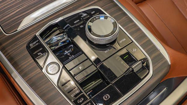 2025 BMW X7 M60i