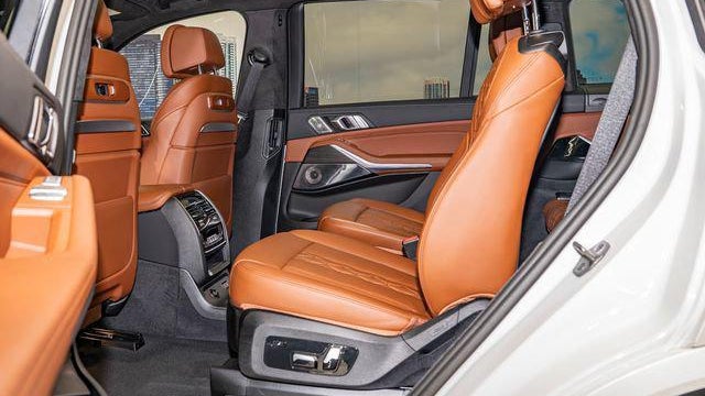 2025 BMW X7 M60i
