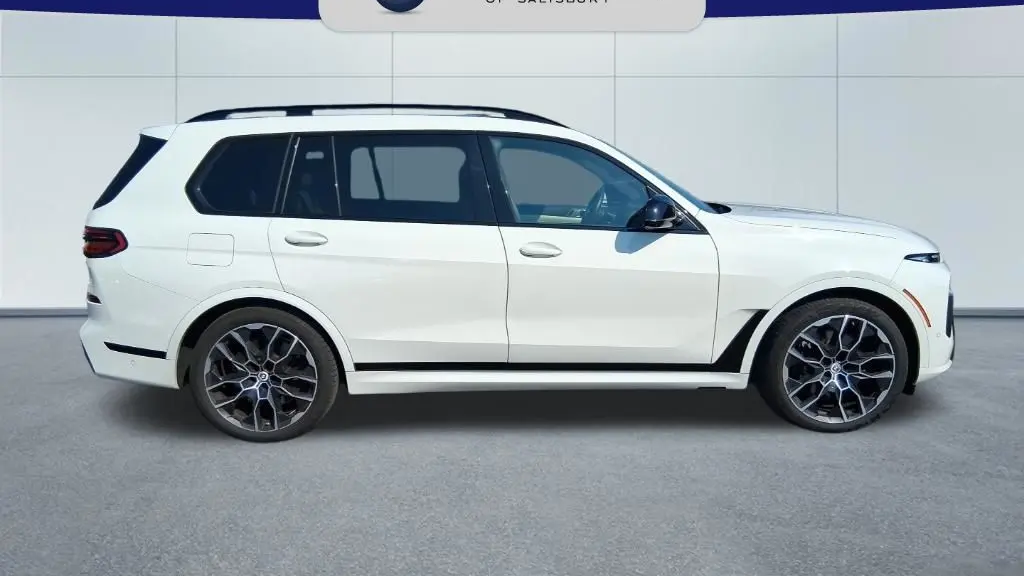 2023 BMW X7 M60i