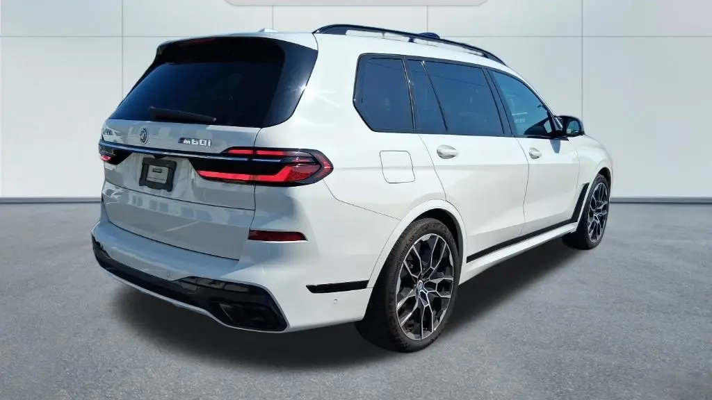 2023 BMW X7 M60i