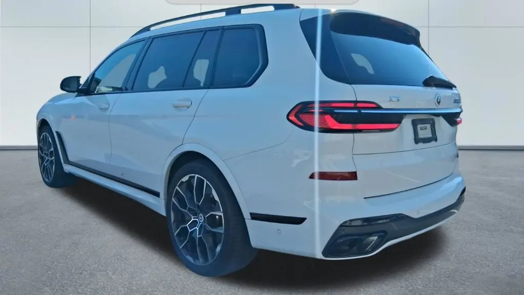 2023 BMW X7 M60i