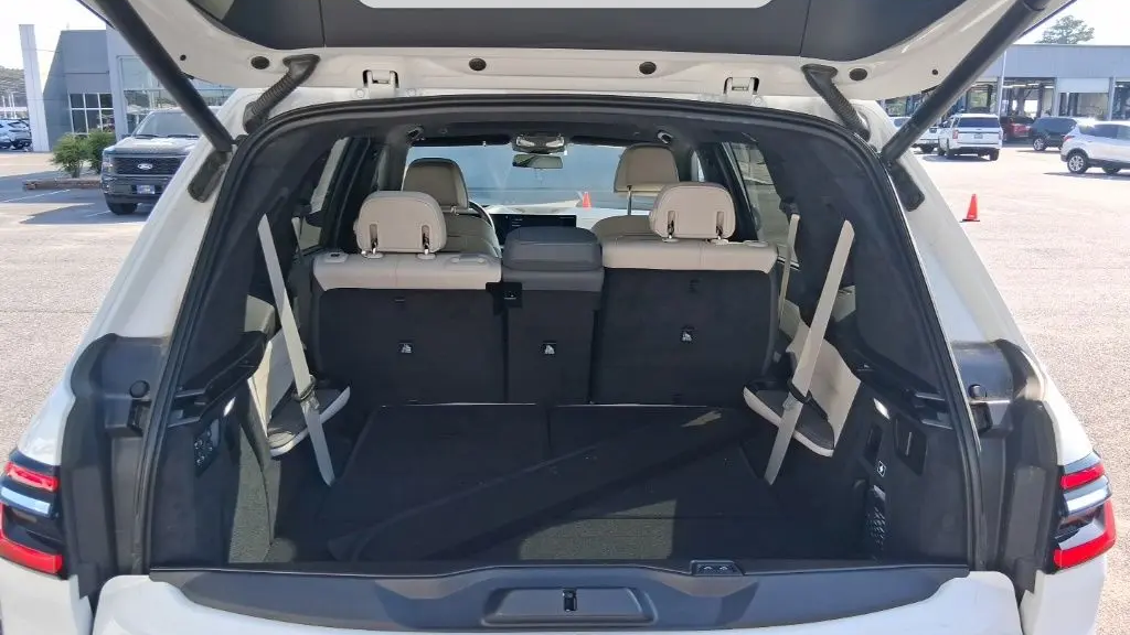 2023 BMW X7 M60i