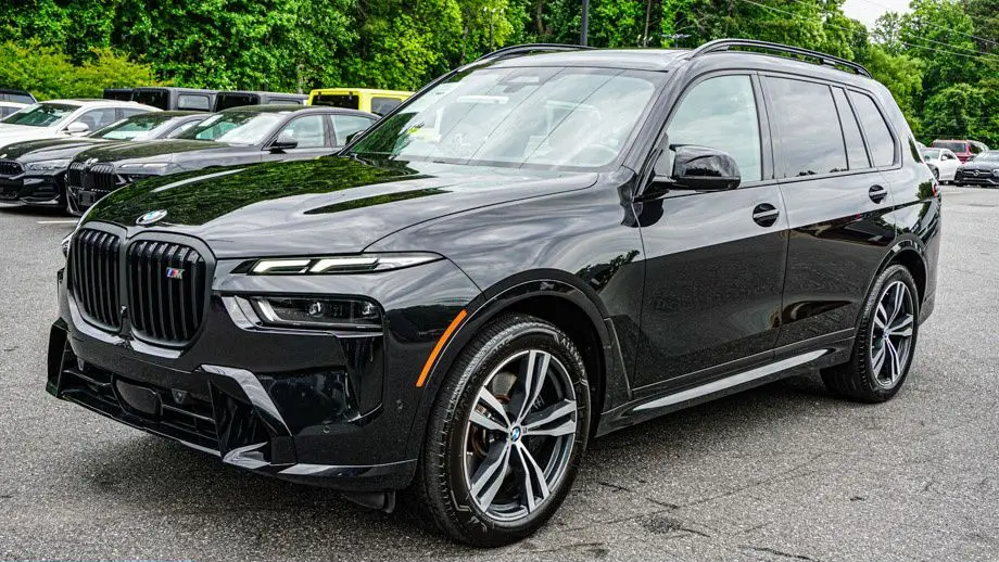 2023 BMW X7 M60i