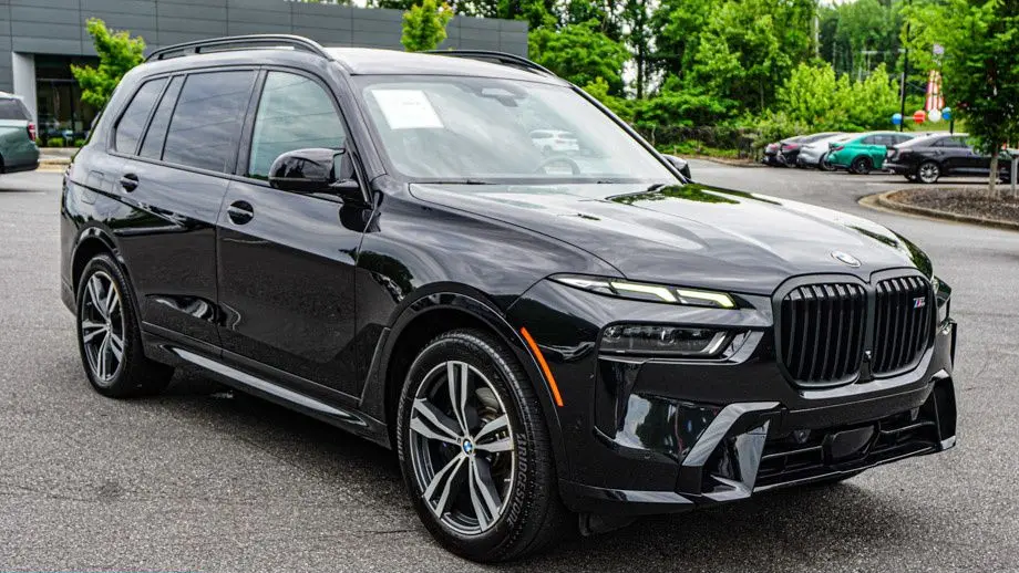 2023 BMW X7 M60i