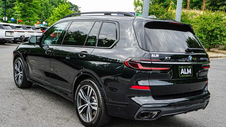 2023 BMW X7 M60i