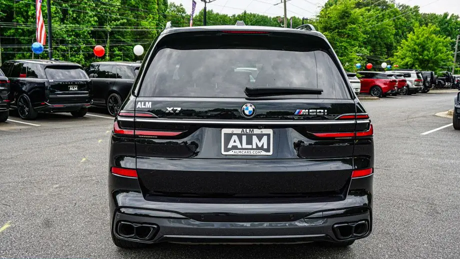 2023 BMW X7 M60i