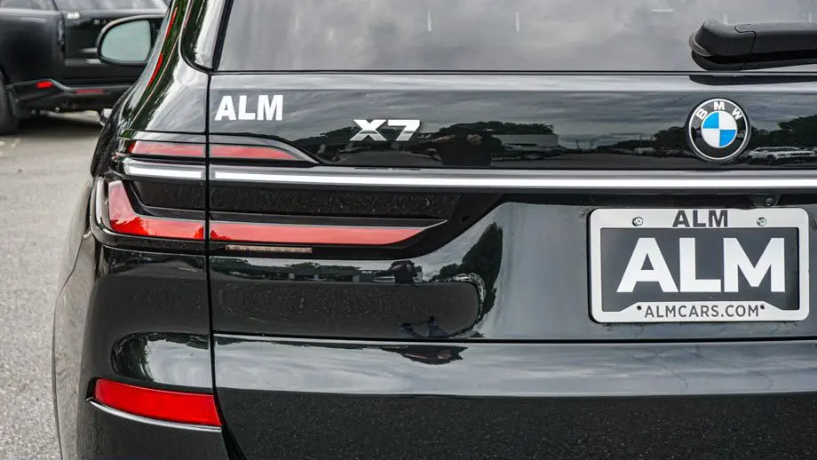 2023 BMW X7 M60i