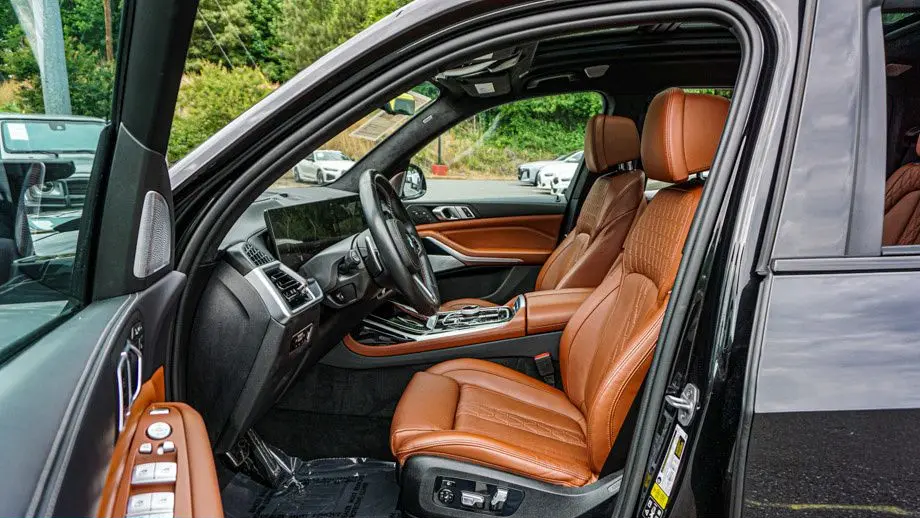 2023 BMW X7 M60i