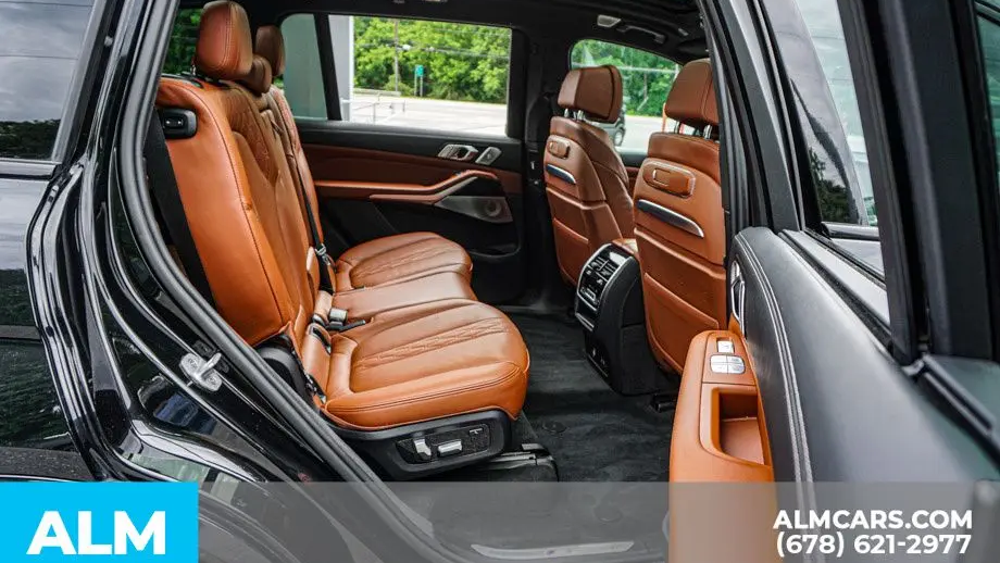 2023 BMW X7 M60i