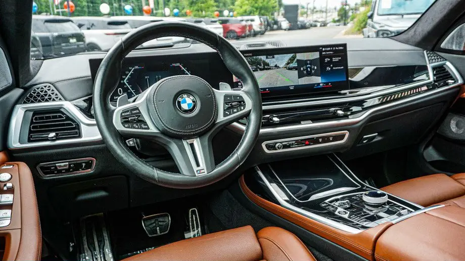 2023 BMW X7 M60i