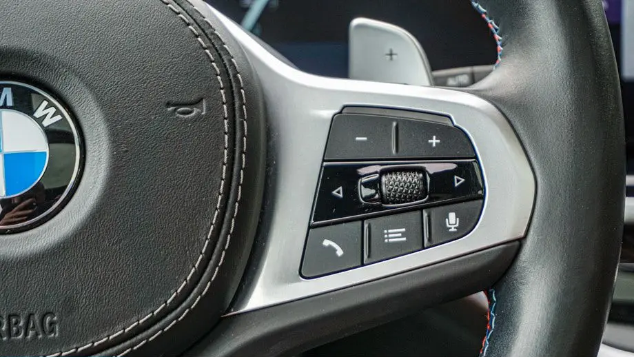 2023 BMW X7 M60i
