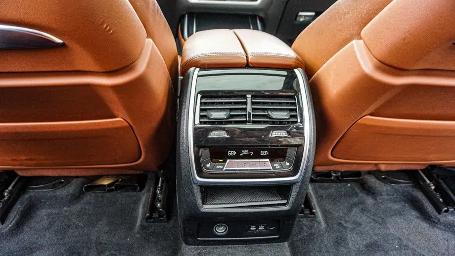 2023 BMW X7 M60i