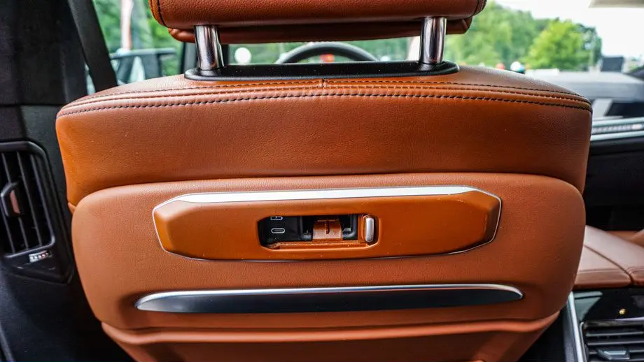 2023 BMW X7 M60i