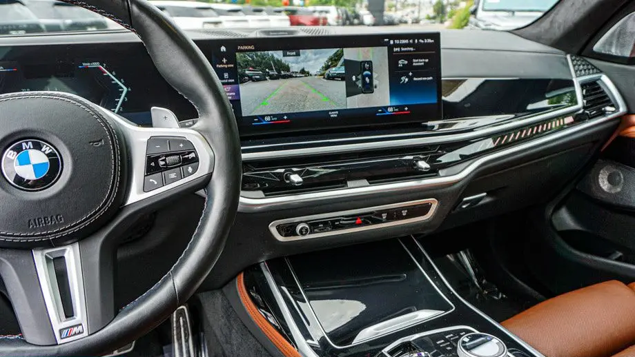 2023 BMW X7 M60i