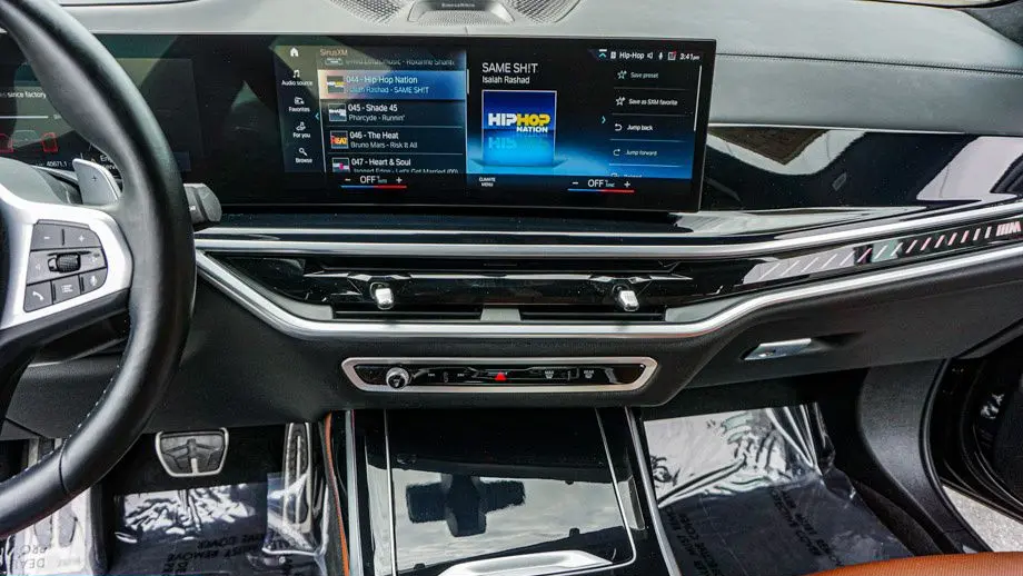 2023 BMW X7 M60i