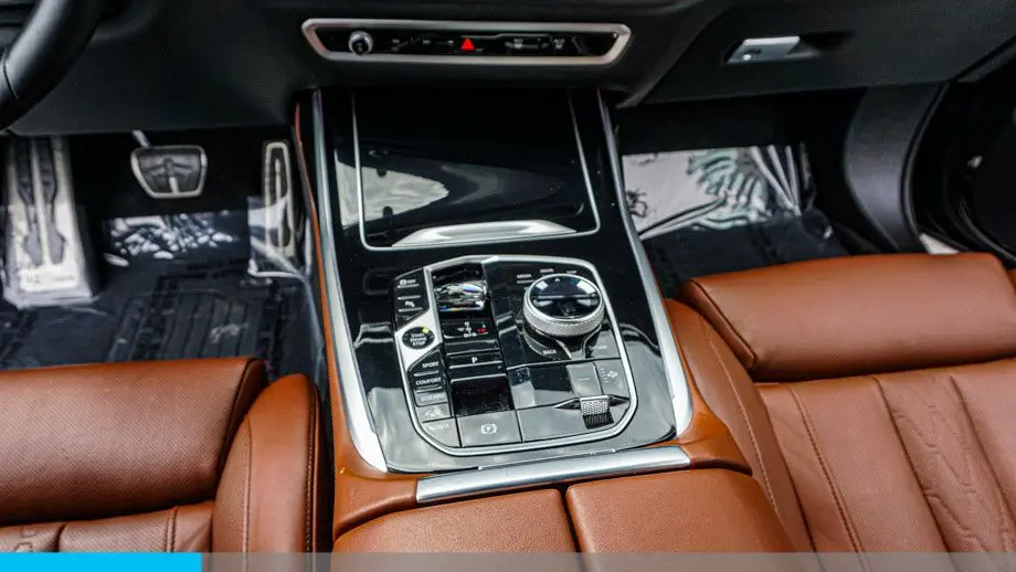 2023 BMW X7 M60i