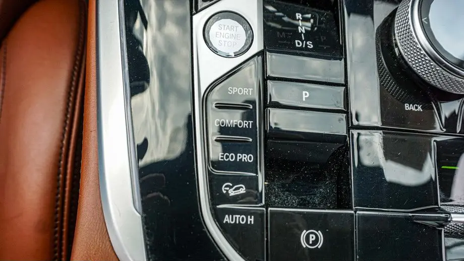 2023 BMW X7 M60i