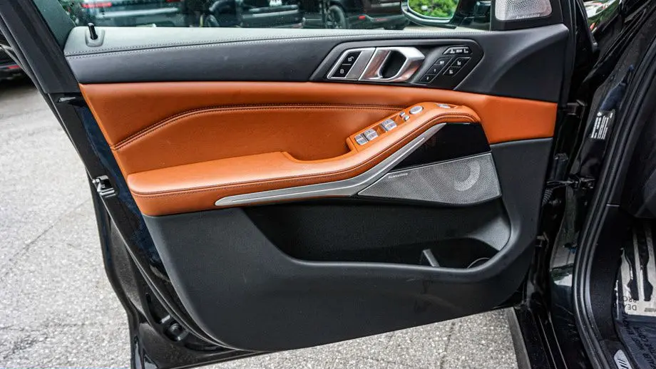 2023 BMW X7 M60i