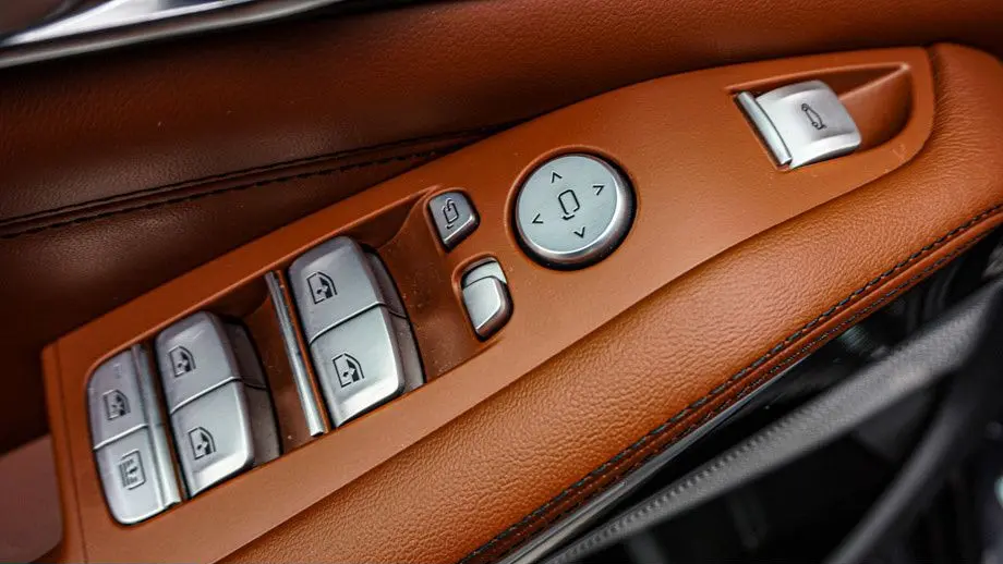 2023 BMW X7 M60i