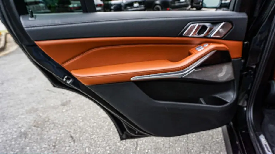 2023 BMW X7 M60i