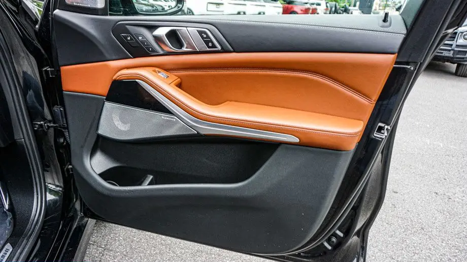 2023 BMW X7 M60i