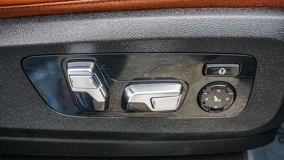2023 BMW X7 M60i