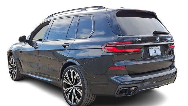 2025 BMW X7 M60i
