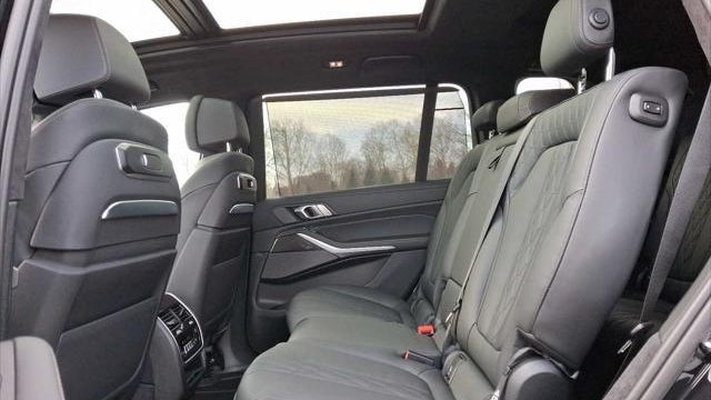 2025 BMW X7 M60i