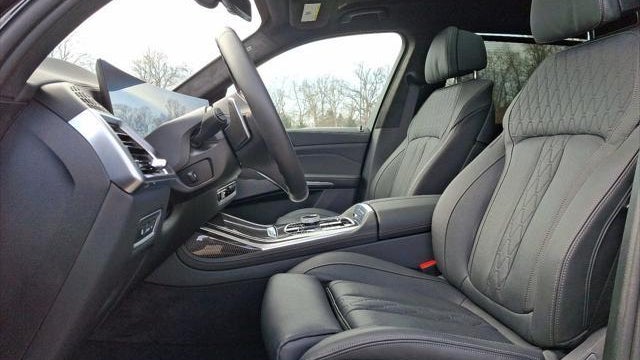 2025 BMW X7 M60i